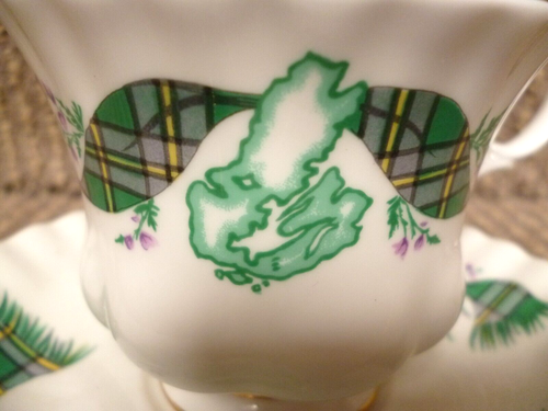 Tazza e piattino ROYAL ALBERT CAPE BRETON ISLANDS - Foto 2 di 3
