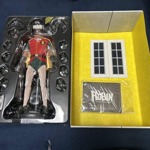 HOT TOYS 1/6 : FIGURE MMS219 ROBIN CLASSIC TV SERIES 1966 BATMAN USED Excellent! - Picture 5 of 8