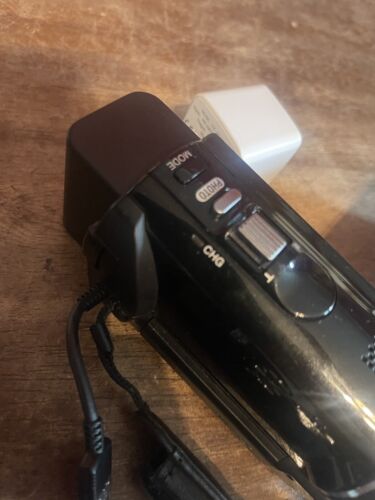 Sony HDR-PJ200 High Definition Handycam 5.3 MP Camcorder with Built-in Projector - Picture 4 of 24