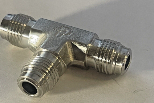 Parker 4-4-4 Mt-Ss 1/4" Mnpt 316 Ss Tee - Picture 3 of 8