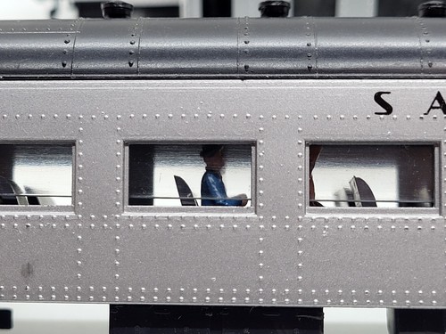 HO Gauge Santa Fe, 4 passeggeri auto, 3 sono Macao, 1 è PlayArt, tutti e 4 sono in ex - Foto 9 di 24