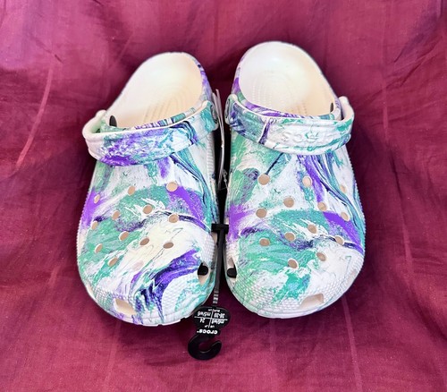 ZUECOS CROCS CLÁSICOS RAROS "FUERA DE ESTE MUNDO II": MUJER TALLA: 8/HOMBRE TALLA: 6 - Imagen 8 de 9