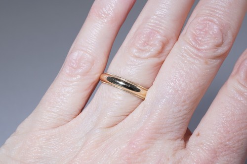 14K Yellow Gold 2.75mm Paramount Ring Co. Band, 3.9g, Size 7 MILGRAIN Edges - Picture 10 of 11