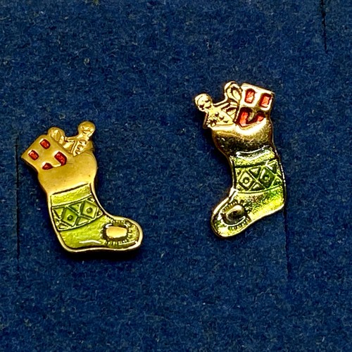 Vintage Avon Earrings Christmas Stocking 2001 Novelty Pierced Ears Stud NIB - Picture 3 of 9