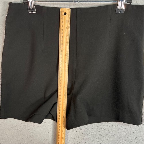 Pantaloncini sartoriali neri Zara Basic donna taglia media con bordo in perline - Foto 9 di 10