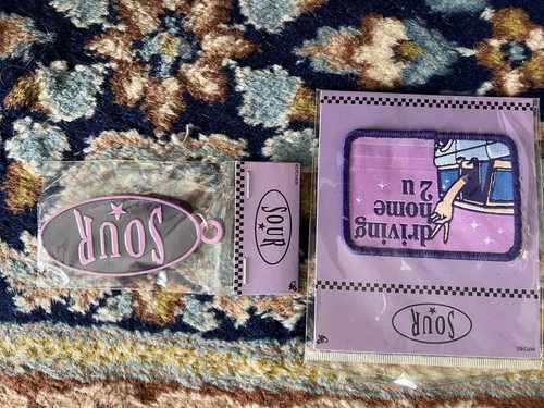Olivia Rodrigo GUTS PROMO BOX Vinyl + Candle + Hoodie + Socks + Bag - Picture 9 of 12