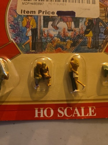 Model Power #5774 Figure Sets -- Kissing Couples pkg(6) - Picture 3 of 7