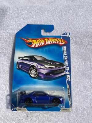 ホットウィール　2009 ニッサン　GT-R　・ディナーカー ホットウィール 2009 ニッサン GT-R ・ディナーカー - メルカリ
