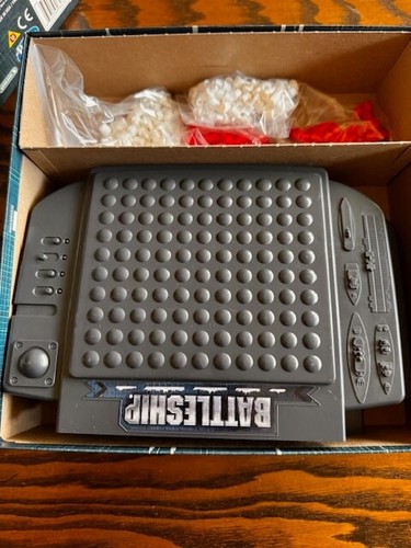 Hasbro tragbares klassisches Schlachtschiff-Spiel ab 7 Jahren 2 Spieler - Bild 7 von 8