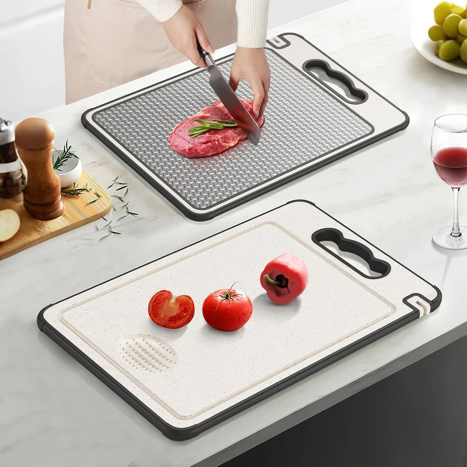 Черная двусторонняя разделочная доска из титана и пшеничной соломы 14,4 дюйма x 9,8 дюйма — нетоксичная - Изображение 2 из 4