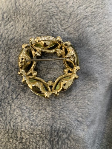 Emmons Vintage 1950s Gold With Green Cabochons Circle Wreath Brooch Lapel Pin - Picture 5 of 7