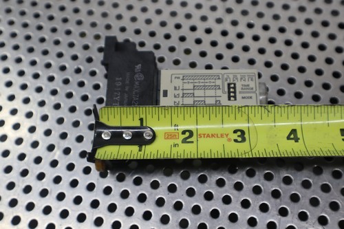 Omron H3YN-2 Timer Relay 1.0s-10min DC24V With 1917YT Socket Used With Warranty - Picture 5 of 14