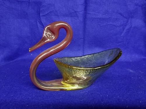 Amberina Art Glass Swan - Picture 2 of 2