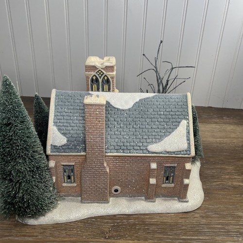 Department 56 Iglesia de Noche Santa Escarcha de Invierno con Caja Casa de Pueblo de Navidad - Imagen 9 de 14