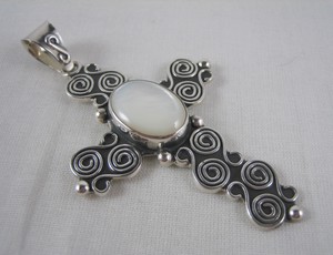 NIB-Cabochon-MOP-Sterling-Silver-Scrolled-Cross-Pendant-NEW-NEVER-WORN