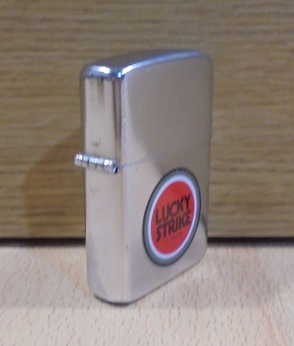 LUCKY STRIKE CIGARETTES ADVERTISIGN VTG METAL WINDPROOF LIGHTER - Picture 7 of 12