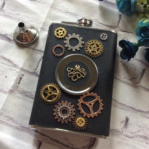 NEW STEAMPUNK FLASK GEARS SHOT GLASS FUNNEL BLACK LEATHER CUSTOM STEEL GEARS - Picture 5 of 10