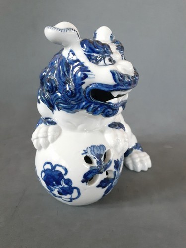 Antique Chinese Porcelain Foo Dog Figurine, 6.25 inches - Picture 6 of 10