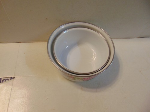 enamel on metal mixing bowls 5" and 6" - Picture 3 of 3