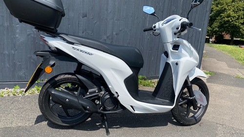 HONDA VISION 110 2022 2K 1 OWNER, TOP BOX, MOT, FSH, SERVICED, GREAT CONDITION - Picture 2 of 24