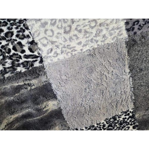 Minky Mamas Luxe Patchwork Decke 80x60 grau Animal Print Plüsch Überwurf weich - Bild 7 von 8
