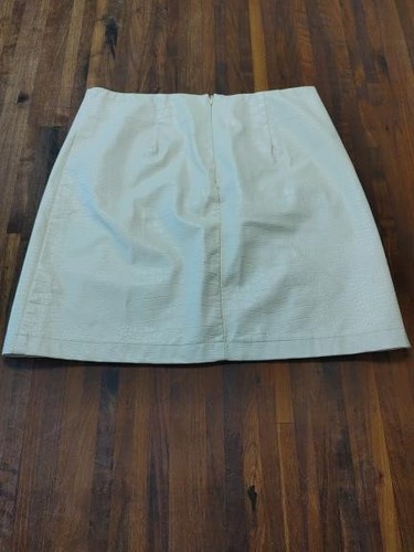 Minifalda de mujer ALYA grande blanca de cocodrilo en relieve de imitación de cuero con cremallera trasera aberturas - Imagen 10 de 10