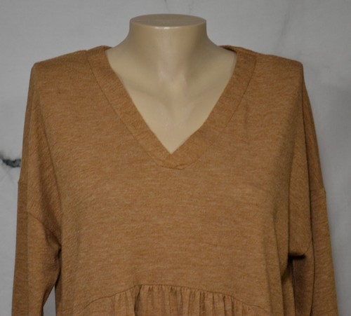 SUZANNE BETRO Golden Brown V Neck Sweater Large Polyester Blend Unlined - Picture 2 of 7