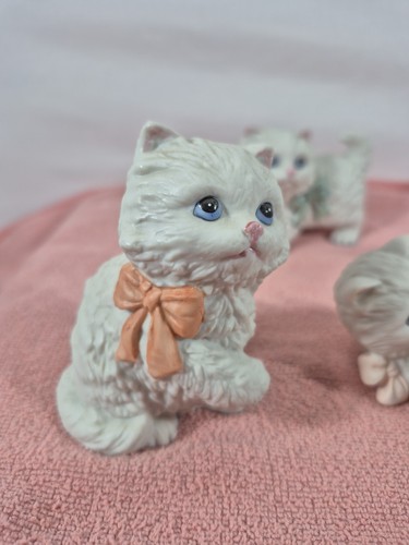 5 Homco weiße Perserkatzen / Kätzchen Figuren Schleifen Garn blaue Augen Vintage - Bild 5 von 19