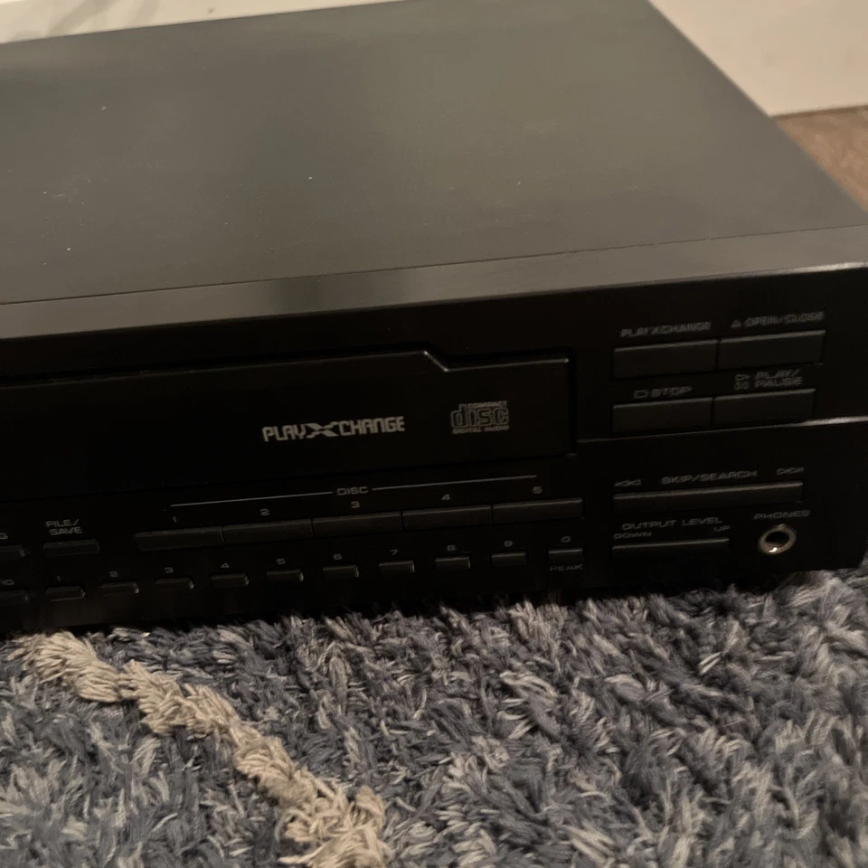 Yamaha CDC-755 Natural Sound Compact Disc Player AS-IS/Parts Repair - Image 3 of 4