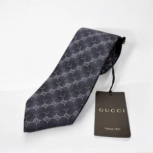 Cravate GUCCI 3,34 pouces bleu marine motif GG soie jamais utilisée