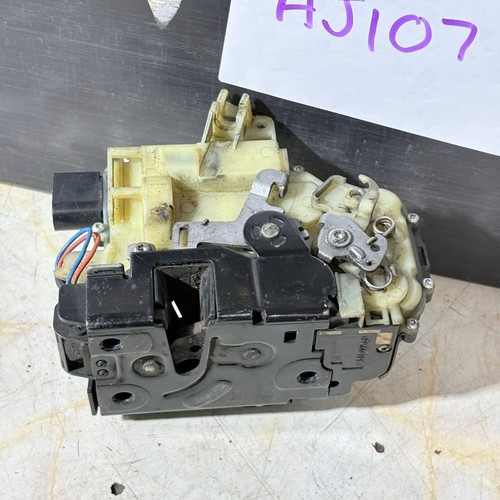 SEAT LEON 1P1 Front Right Door Lock 117694300 1.9 Diesel 77kw 2009 - Picture 2 of 9