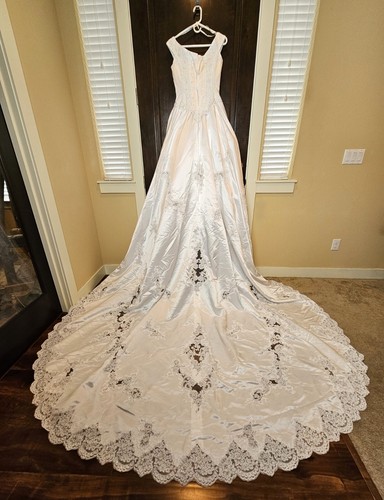 Mon Cheri Formal Wedding Dress - Cathedral Train, Lace, Pearls, Gown Size 10 - Picture 2 of 8