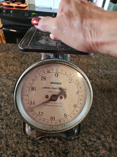 Antique Universal Household Scale - Landers Frary & Clark - 20 lb Family Scale - Picture 5 of 13