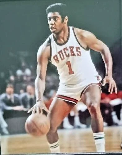 OSCAR ROBERTSON CUSTOM FRAME 11X20 PICTURE/AUTO FLOORBOARD JSA CERTIFIED AG17330 - Image 3 of 4