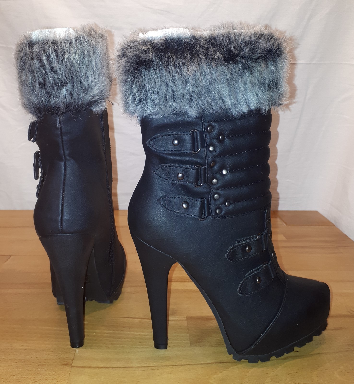 Schicke Stiefeletten Schwarz Nieten Plateau Pelz Kunstleder High Heel Profil 36 Schicke Stiefeletten Schwarz Nieten Plateau Pelz Kunstleder High Heel Profil 36