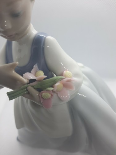 Vintage LLADRO NAO Girl With Pink Flowers and a darling pony tail. Great... - Picture 2 of 8