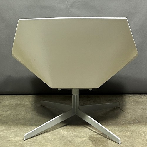 PAIR of REBUPLIC of Fritz Hansen Space Lounge Chairs home office vitra knoll - Picture 7 of 9
