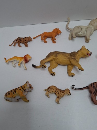 Lot Of 16 Cat Figure Toy Lot - Picture 6 of 12