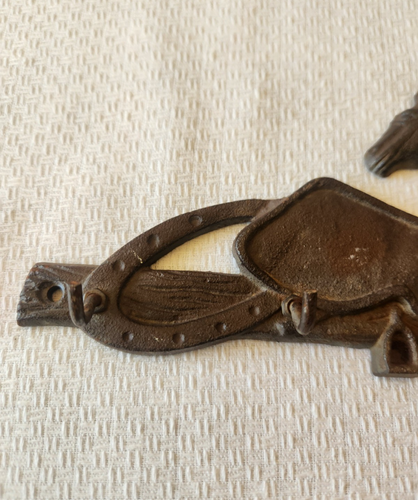 Cast Iron Wall Hook Western Theme Horse Cowboy Hat Horseshoe Saddle 4 Hooks - Picture 4 of 6
