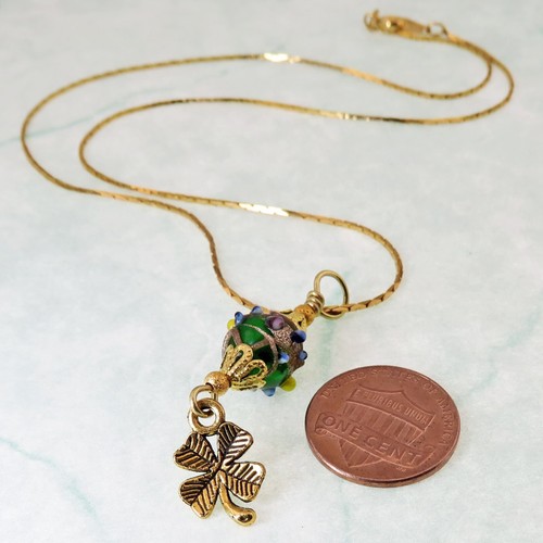 Tesoros recuperados--Collar de trébol de cuatro hojas dorado de San Patricio por SoniaMcD - Imagen 2 de 11
