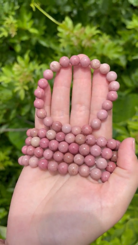 Rhodonit Perlen Armband: 8 mm runde Kristalle (Rhodonit Kristall Armband) - Video 1 von 1