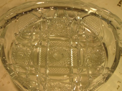 Vintage pressed Glass Handled Basket, very good condition - Picture 2 of 5
