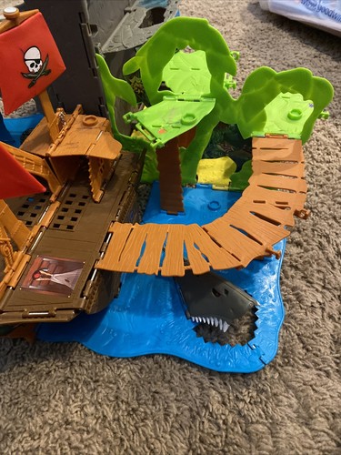 Vintage Matchbox Fold & Go 3D Pop Up Playset Pirate Ship D1 - Picture 4 of 7