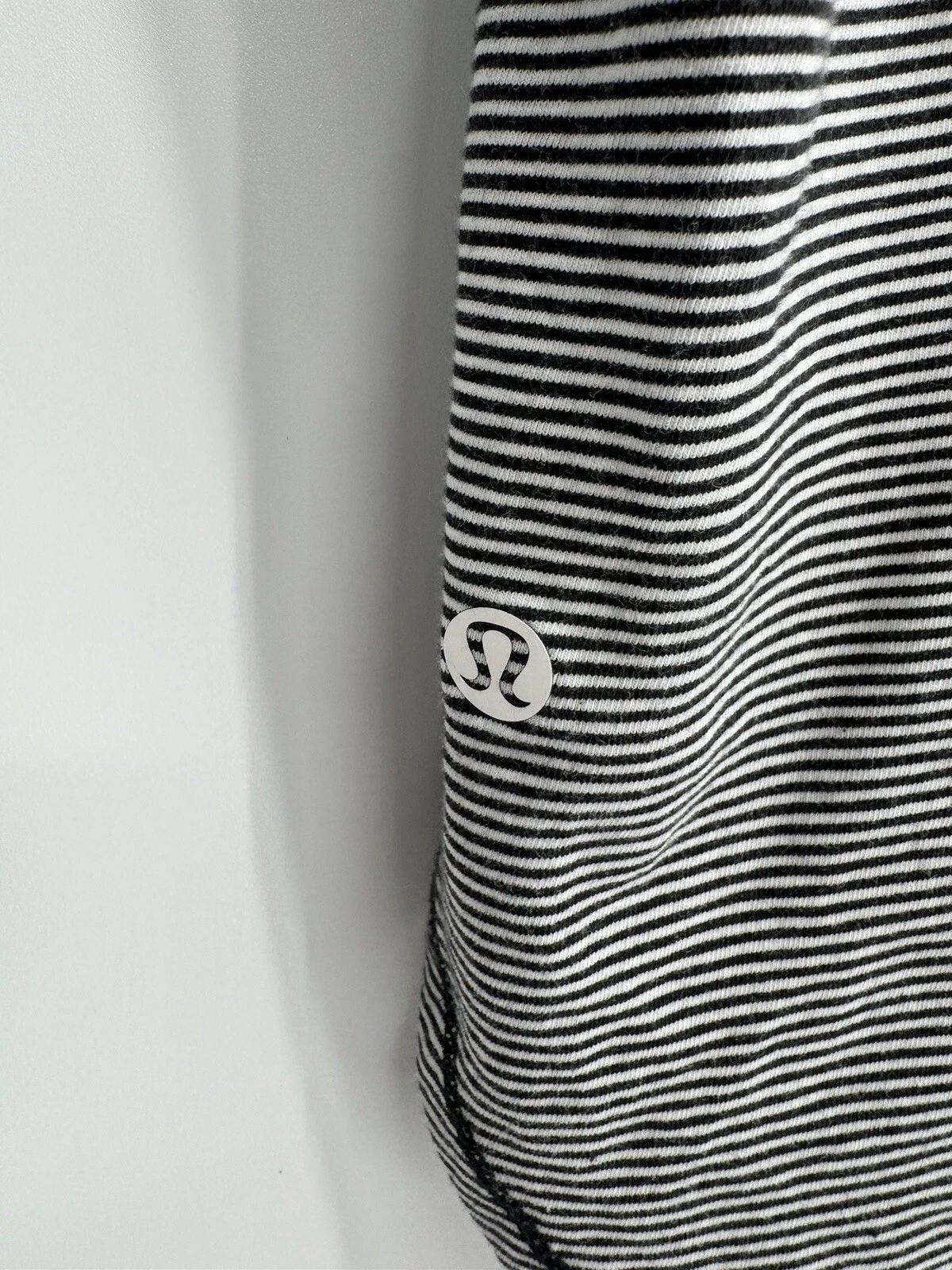 lululemon pace pusher stretch jersey mesh panel thumbholes 