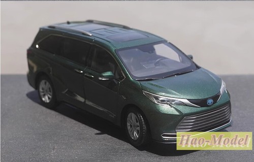 1:18 Toyota SIENNA MPV Car Model Diecast Display Hobby Gift Ornaments Green/Blue - Picture 17 of 20