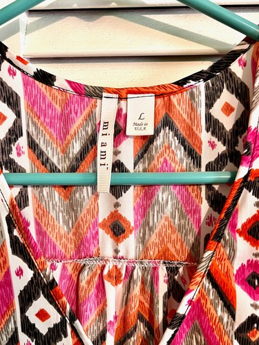 Miami Womens Blouse * Size Large * Sleeveless * Flowing * Button Embellishments - Picture 3 of 4
