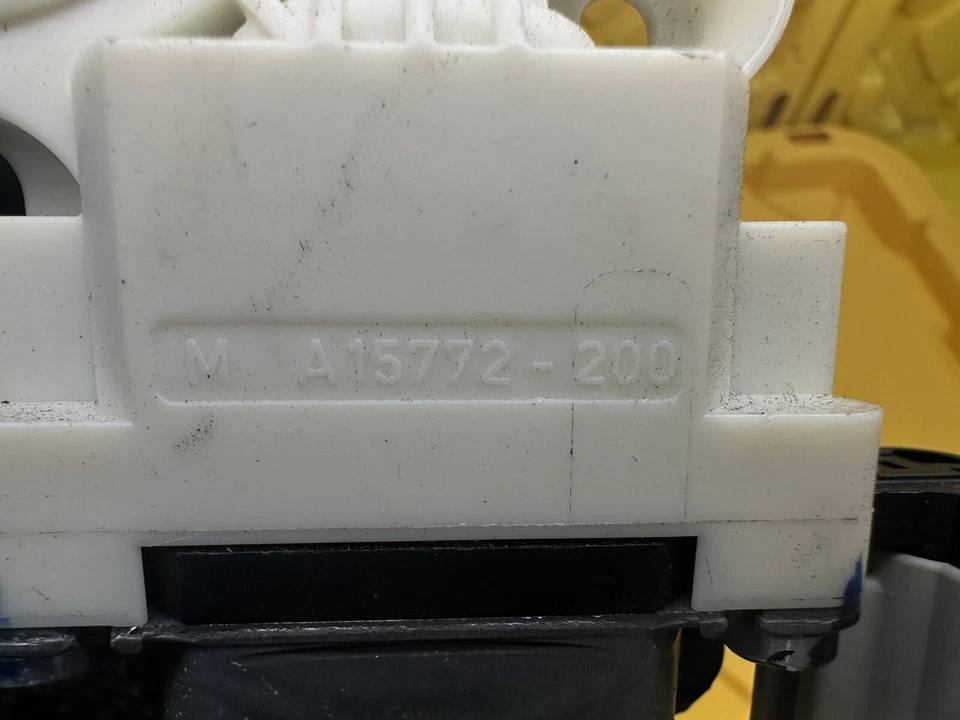 2013-2019 DODGE RAM 1500 МОТОР ОКНА ПРАВОЙ ПАССАЖИРСКОЙ ДВЕРИ M A15772-200 - Изображение 4 из 4