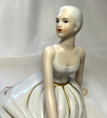 2pc Porcelain Ballerina Figurines - Sitting/Posing - Clean & Lovely - No Marks - Picture 6 of 6