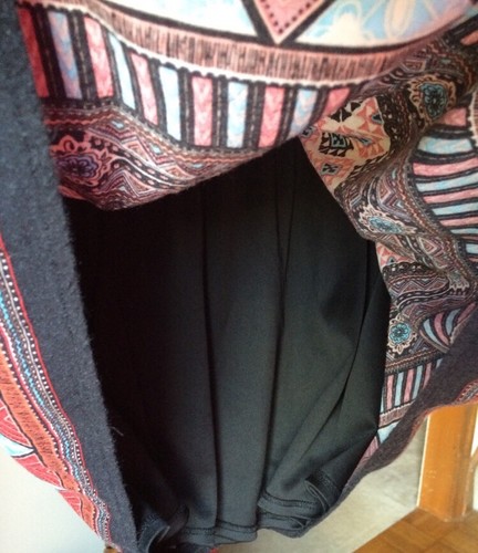 Forever 21 Minigonna Taglia PS Sopra il Ginocchio Multicolore Rayon Stampa Geometrica - Foto 5 di 5
