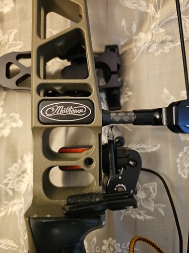 matthews vxr 28 compound bow - Picture 3 of 18